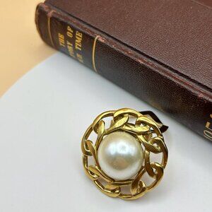 Vintage 1980s Gold Tone Scarf Clip with Faux Pearl | Butler | Chain Design
